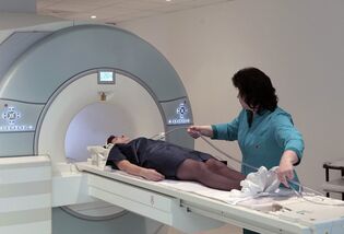 MRI ng gulugod upang makilala ang sanhi ng sakit sa ibabang likod